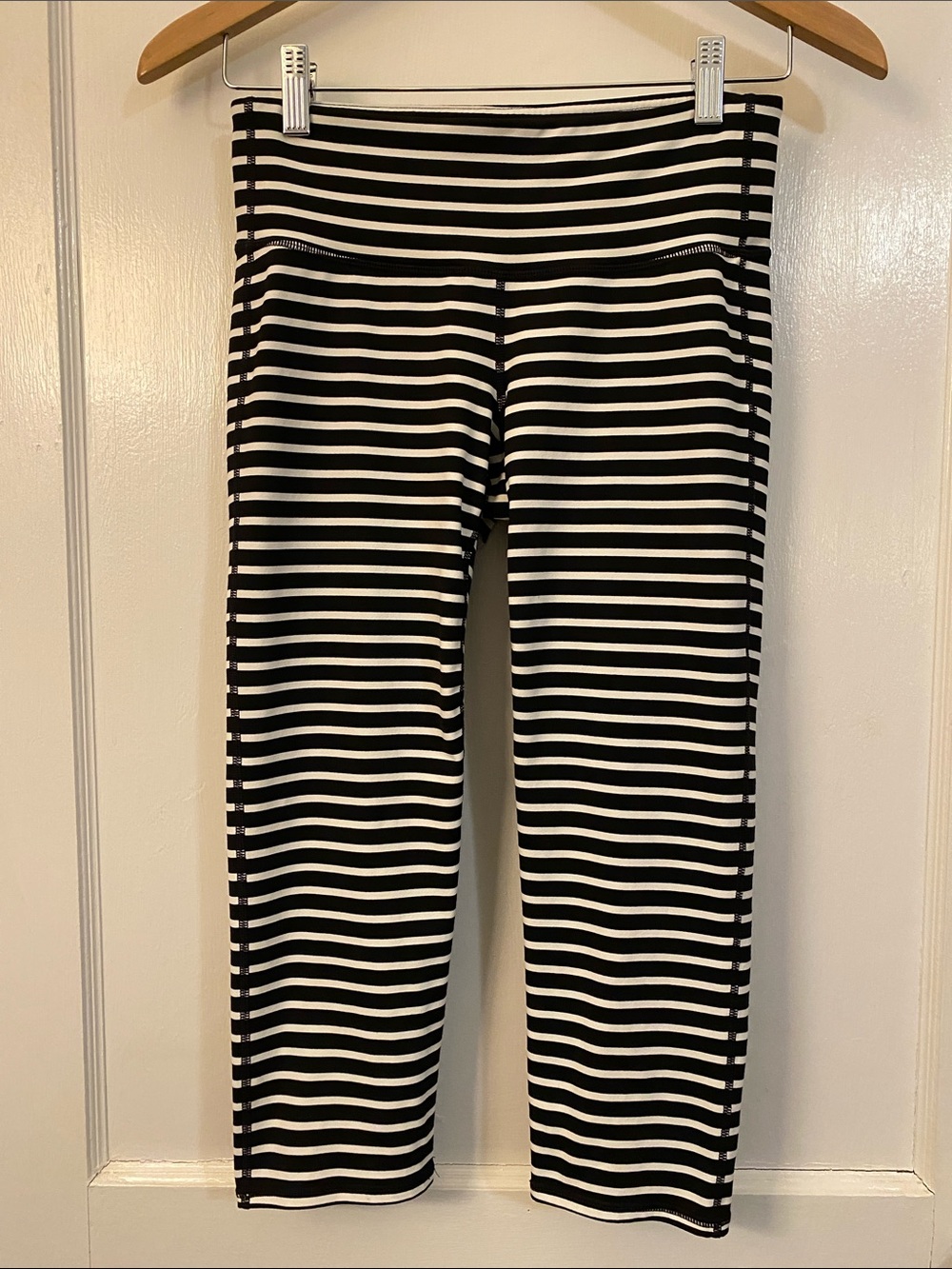 Athleta Black and White Striped Chaturanga Capri Leggings Small
